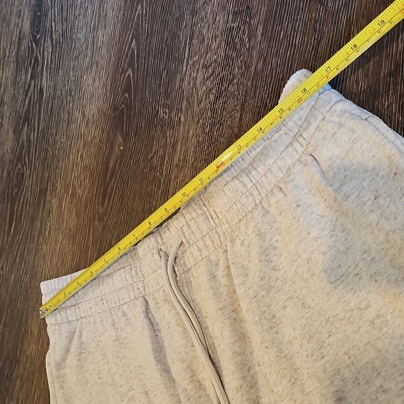 PINK Victoria's Secret Light Gray Shorts - Picture 5 of 5